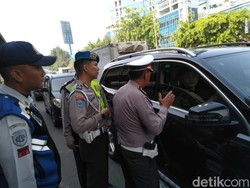 Sosialisasi Ganjil-Genap di Slipi, Ratusan Pengendara Ditegur