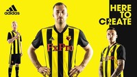 Watford meninggalkan tampilan polos dan kini menggunakan desain garis-garis. (Foto: footyheadlines)