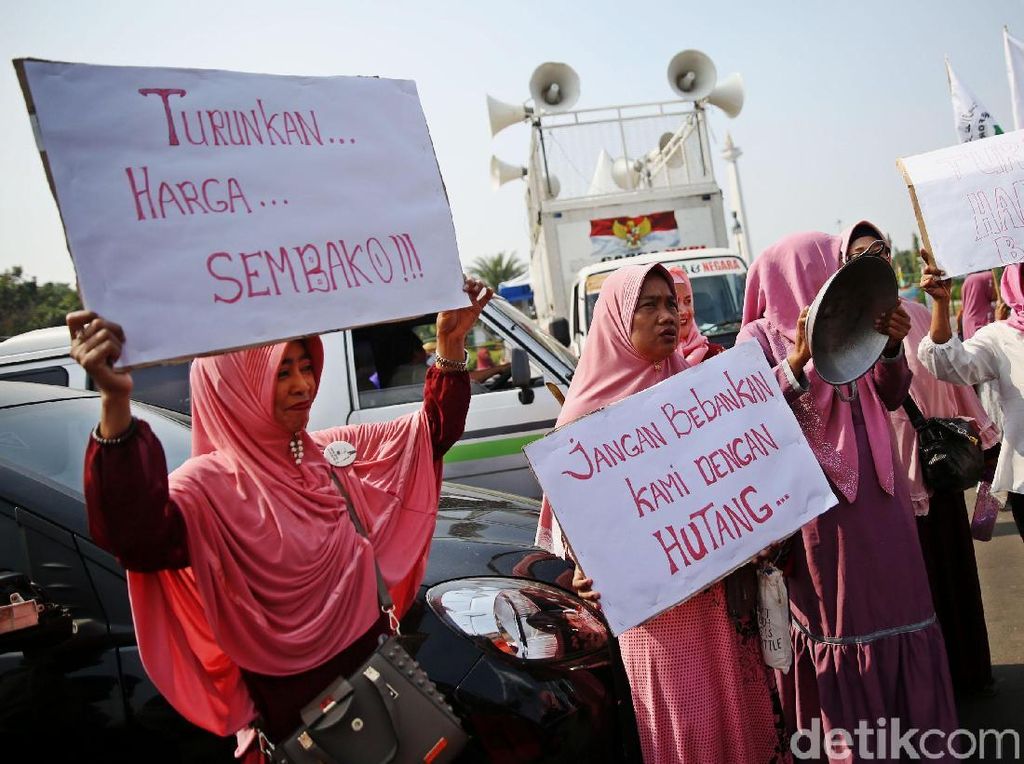 Curhat Emak-emak: Harga-harga Naik Tapi Gaji Suami Tetap Curhat Emak-emak: Harga-harga Naik Tapi Gaji Suami Tetap