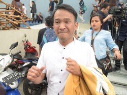 Ruben Onsu Kurban Sapi di Masjid yang Didirikan Julia Perez