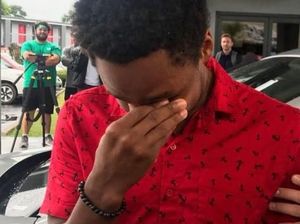 Bos Beri Mobil buat Pegawai yang Jalan Kaki ke Kantor 32 Km Bos Beri Mobil buat Pegawai yang Jalan Kaki ke Kantor 32 Km