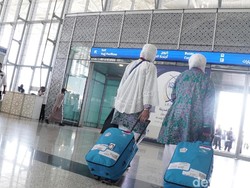 Cerita Jemaah Haji RI Pakai Fast Track, Tak Repot Cek Imigrasi