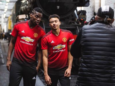 Mengenang Sejarah 140 Tahun dalam Jersey Terbaru MU