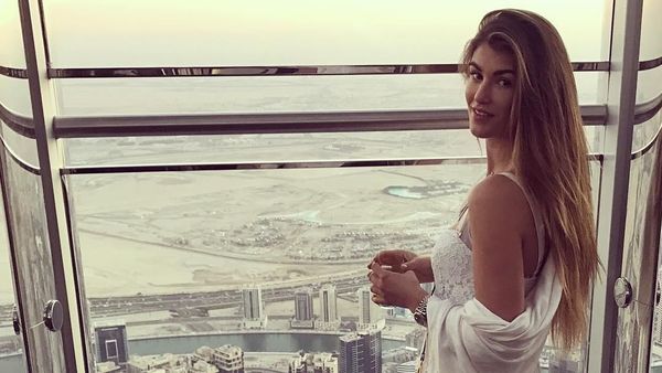Foto: Liburannya Presenter Cantik Inggris, Amy Willerton