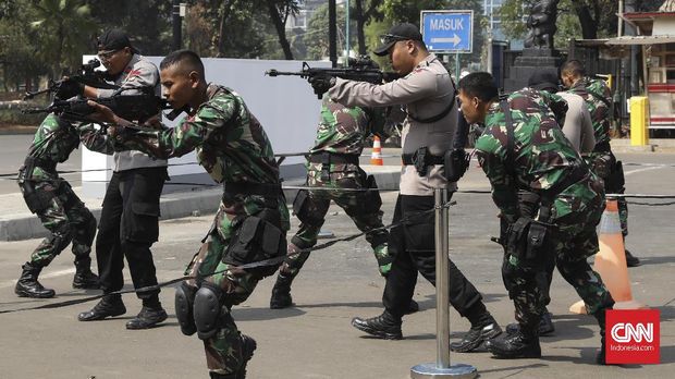 Simulasi pengamanan Asian Games 2018, di Istora, Jakarta (18/7).