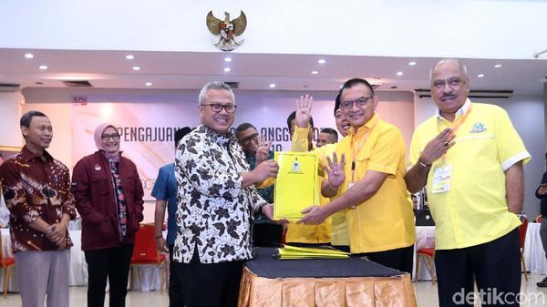Partai Golkar dan Partai Berkarya Daftar Bacaleg ke KPU