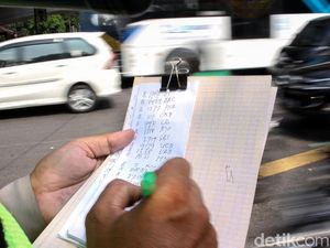 Aturan Ganjil-Genap Bikin Orang Kaya Pengin Beli Mobil