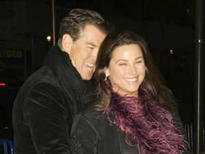 Ungkapan Cinta Pierce Brosnan untuk Istri di Ultah Pernikahan