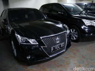 Intip Mobil Mewah Akil Mochtar yang Akan Dilelang KPK
