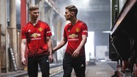 Motif garis hitam itu bukan dibuat sembarang. Itu terinspirasi dari sejarah kelahiran klub. (Foto: Instagram @manchesterunited)