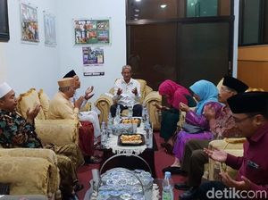 Sowan ke PWNU Jatim, Khofifah Mengaku Masih Jadi Santri