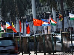Persiapan DKI Sambut Asian Games: Tiang Bambu Hingga Waring