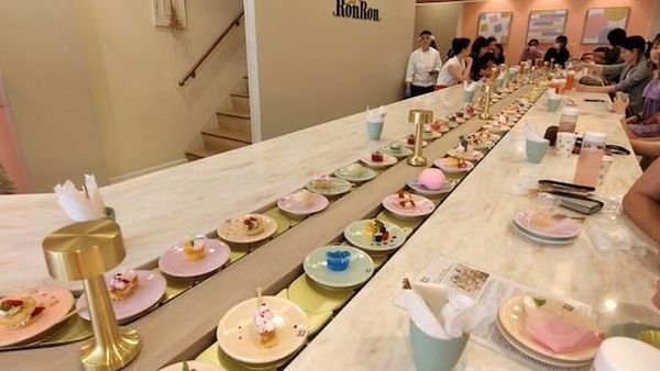 Pencinta Dessert, di Kafe Ini Bisa Cicip Cake Sepuasnya Selama 40 Menit!