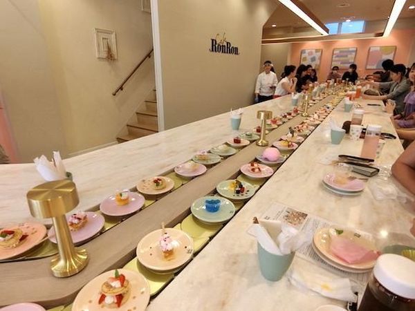 Pencinta Dessert, di Kafe Ini Bisa Cicip Cake Sepuasnya Selama 40 Menit!