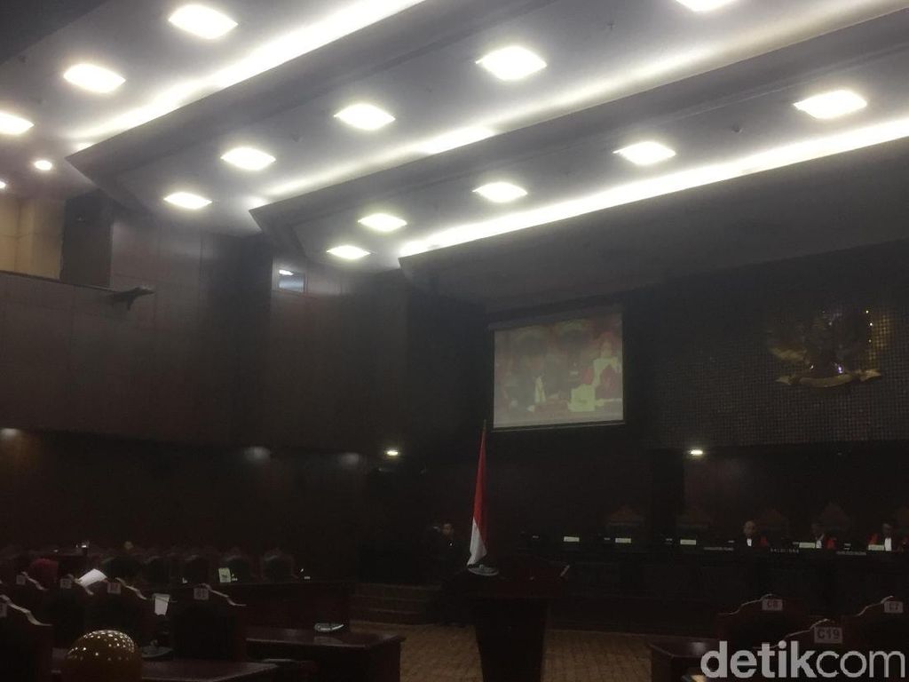 Majelis Pleno akan Bawa Isu Ambang Batas Capres ke Rapat Hakim MK Majelis Pleno akan Bawa Isu Ambang Batas Capres ke Rapat Hakim MK