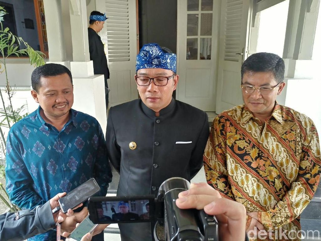 Ridwan Kamil Janji Hadiahi Alun-alun dan Bandros untuk Sumedang