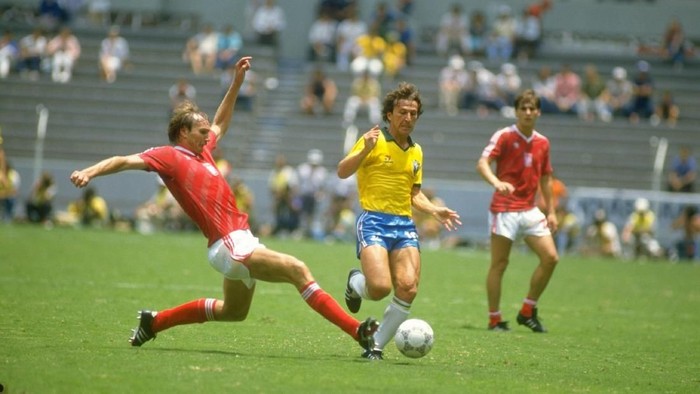 Zico 16 Jun 1986: Wojcicki (left) of Poland slides in to tackle Zico of Brazil during the World Cup Second Round match at the Jalisco Stadium in Guadalajara, Mexico. Brazil won the match 4-0 \ Mandatory Credit: Allsport UK /Allsport