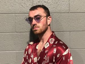 Duh! Sam Smith Mendadak Batal Manggung karena Hilang Suara