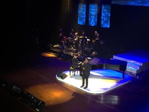 Memori hingga Tawa di Konser Perdana The Piano Man Candra Darusman Memori hingga Tawa di Konser Perdana The Piano Man Candra Darusman