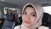 Tina Talisa Berhijab, Intip Gaya Simpelnya yang Menawan