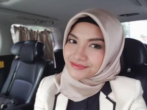 Tina Talisa Berhijab, Intip Gaya Simpelnya yang Menawan