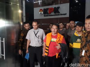 Bupati Labuhanbatu Ditahan KPK Bupati Labuhanbatu Ditahan KPK