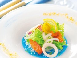 Setelah Teh Biru, Kini Populer Saus Salad Biru Cantik