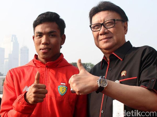 Zohri Terima Hadiah Rumah