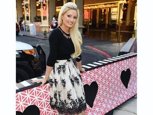 Potret Holly Madison, Model Cantik yang Depresi Jadi Pacar Bos Playboy