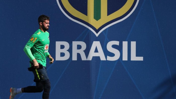 Alisson Becker jadi kiper utama Brasil di Piala Dunia 2018 (Buda Mendes/Getty Images) Alisson Becker jadi kiper utama Brasil di Piala Dunia 2018 (Buda Mendes/Getty Images)