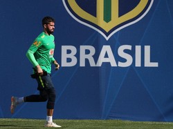 Alisson Becker sebagai Penanda Generasi Emas (Kiper) Brasil