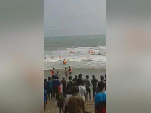 Gelombang Tinggi, Nelayan di Selatan Banten Diminta Tak Melaut