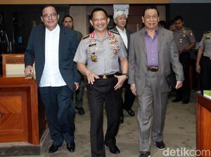 Kapolri Minta DPR Buat UU Perlindungan Aparat Penegak Hukum Kapolri Minta DPR Buat UU Perlindungan Aparat Penegak Hukum