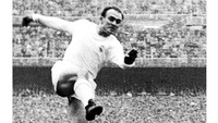 Luis del Sol, yang pernah main untuk Spanyol di dua edisi Piala Dunia, tercatat sebagai penggawa Real Madrid pada 1960–1962. Kariernya mengilap semasa membela Juventus pada kurun waktu 1962–1970. (Foto: Twitter @realmadriden)