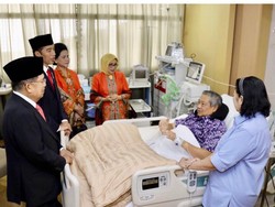 Bu Ani Unggah Momen Jokowi hingga Prabowo Jenguk SBY