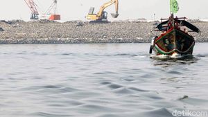 Melihat Kondisi Nelayan di Dekat Jembatan Penghubung Pulau Reklamasi