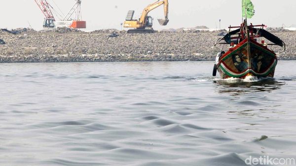 Melihat Kondisi Nelayan di Dekat Jembatan Penghubung Pulau Reklamasi