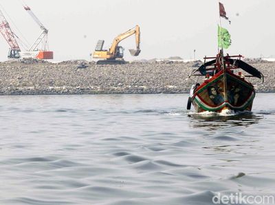 Melihat Kondisi Nelayan di Dekat Jembatan Penghubung Pulau Reklamasi