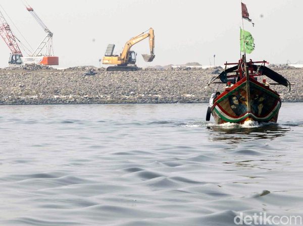 Melihat Kondisi Nelayan di Dekat Jembatan Penghubung Pulau Reklamasi