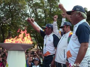 Menteri Basuki Pelari Terakhir Kirab Obor Asian Games di Solo