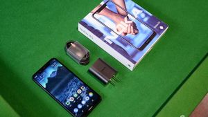 Penampakan Jeroan Nokia X5 Ketika Dipreteli