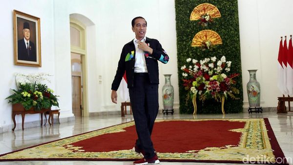 Foto: Jokowi Ulang Tahun Ke-58, Lihat Lagi Gayanya yang Viral