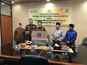 Jebret! Jaksa Setor Rp 5,1 M Cash Hasil Pengusutan Kasus Korupsi Jebret! Jaksa Setor Rp 5,1 M Cash Hasil Pengusutan Kasus Korupsi