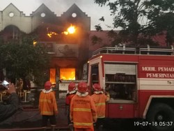 Diduga karena Elpiji, Kafe di Ruko Stadion Kediri Ludes Dilalap Api