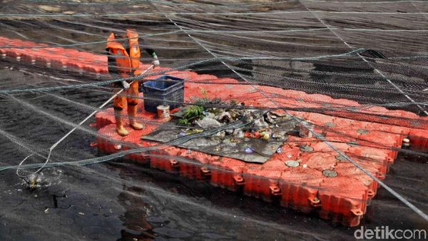 Kali Sunter Depan Wisma Atlet Dibersihkan