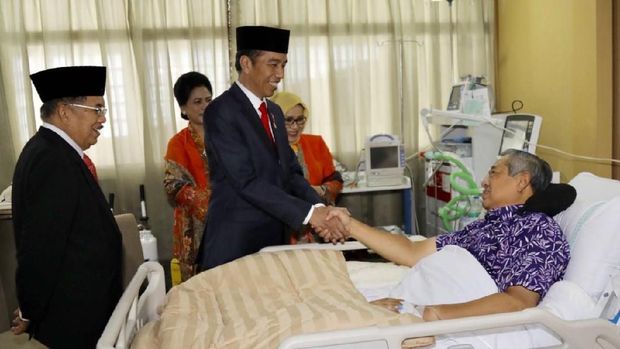 Jokowi jenguk SBY /