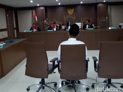 Sidang Vonis Bupati Lampung Tengah Nonaktif Ditunda