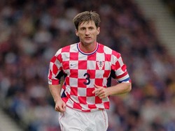 Usai mengantar Kroasia finis ketiga di Piala Dunia 1998, Robert Jarni dibeli Coventry City yang langsung mengopernya lagi ke Real Madrid. Real Betis kala itu enggan menjualnya langsung ke Los Blancos. Penampilannya di Spanyol tidak bagus dengan cuma bermain 27 kali, semusim berselang ia pun dilepas. (Foto: Stu Forster /Allsport/Getty Images)
