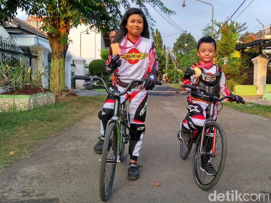 Bibit Unggul Kakak Beradik Muncul di Kejuaraan Internasional BMX Bibit Unggul Kakak Beradik Muncul di Kejuaraan Internasional BMX