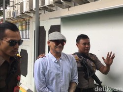 Tio Pakusadewo Divonis 9 Bulan Rehabilitasi